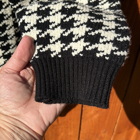 Brunette The Label houndstooth long sweater. L/XL
Worn with care - Picture 6 of 8